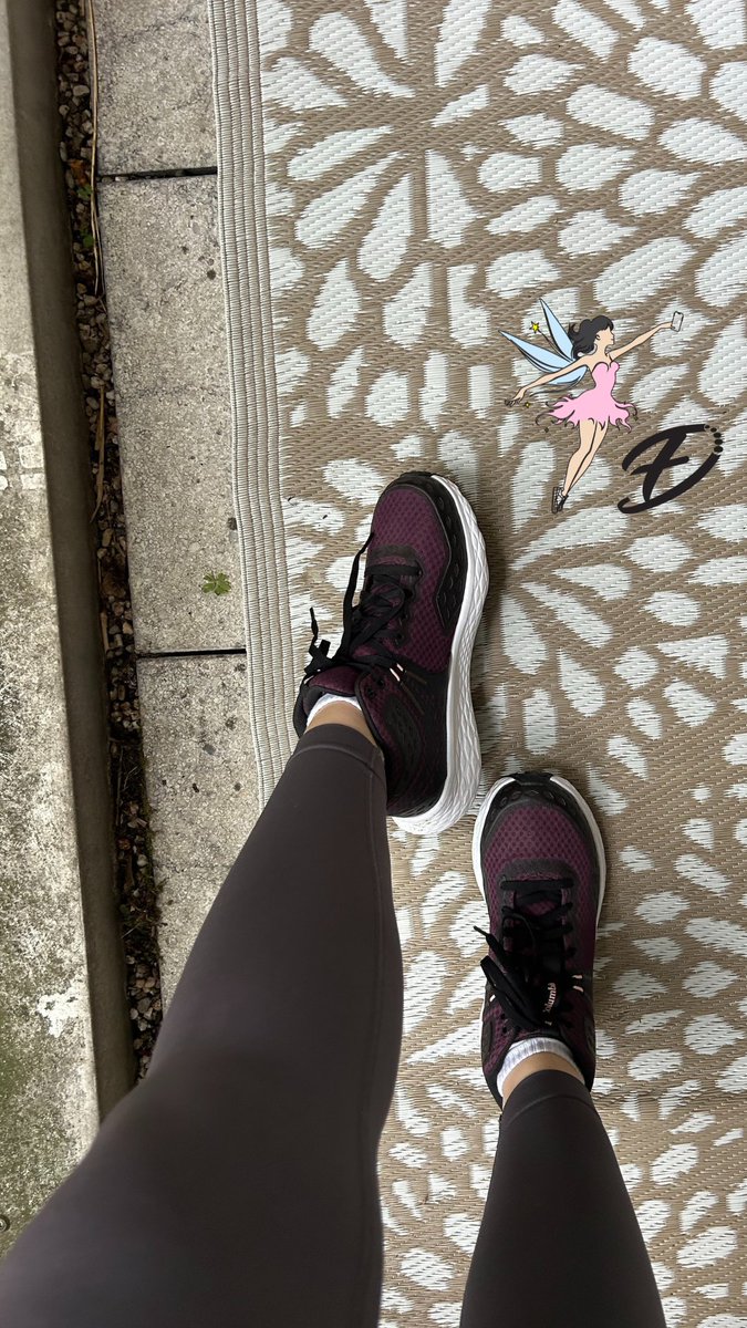 fairy_diary_com's tweet photo. Emelie with her new sneakers this Monday. She started the new week motivated. We wish everyone much success and motivation ๐ช #fairydiary #fairy #diary #sportshoes #sneakersocks #whitesocks #whitesneakersocks #germanfeet #shoelovers #feetlovers #socklovers #sockdiary #shoediary https://t.co/AefmypC0h8