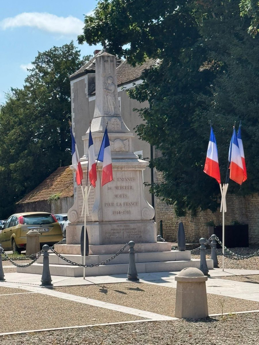 En ce 14 juillet, jour de notre fête nationale, nous faisons Nation. Fiers de notre histoire, de nos valeurs, de nos convictions et de nos idéaux, dans toutes les communes de France, nous nous rassemblons et nous portons l’union, la paix et la concorde.

Sous nos trois couleurs