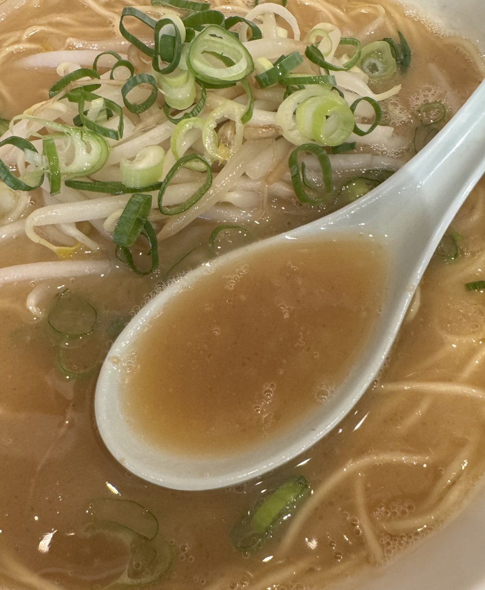 Ihsustae01925's tweet photo. ちょいと甘いめの豚骨醤油😙
#細麺
#箱作
#阪南市
#生島家
#替え玉
#豚骨醤油
#Hannan https://t.co/q1NYW0jvSb