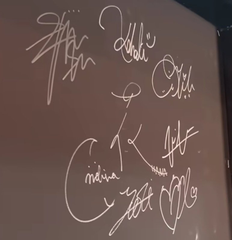 今日のサインはマヒナちゃんから 真ん中の花も！ #CDTVライブライブ