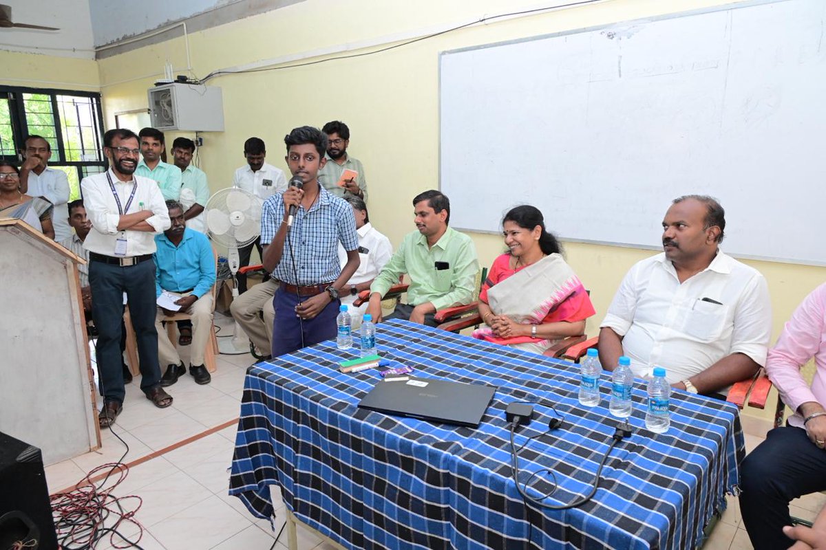 KanimozhiDMK's tweet image. தூத்துக்குடி ஸ்ரீவைகுண்டம், வல்லநாடு மாதிரிப் பள்ளியில், மாணவர்களின் திறன் மேம்பாட்டிற்க்கான கட்டணமில்லா AI பயிற்சித் திட்டத்தை இன்று தொடங்கி வைத்தேன்.
இந்நிகழ்வில் சட்டமன்ற உறுப்பினர் திரு. @shunmugaiah_mla, மேயர் திரு. @Jeganperiyasami, மாவட்ட ஆட்சியர் திரு. இளம்பகவத்…