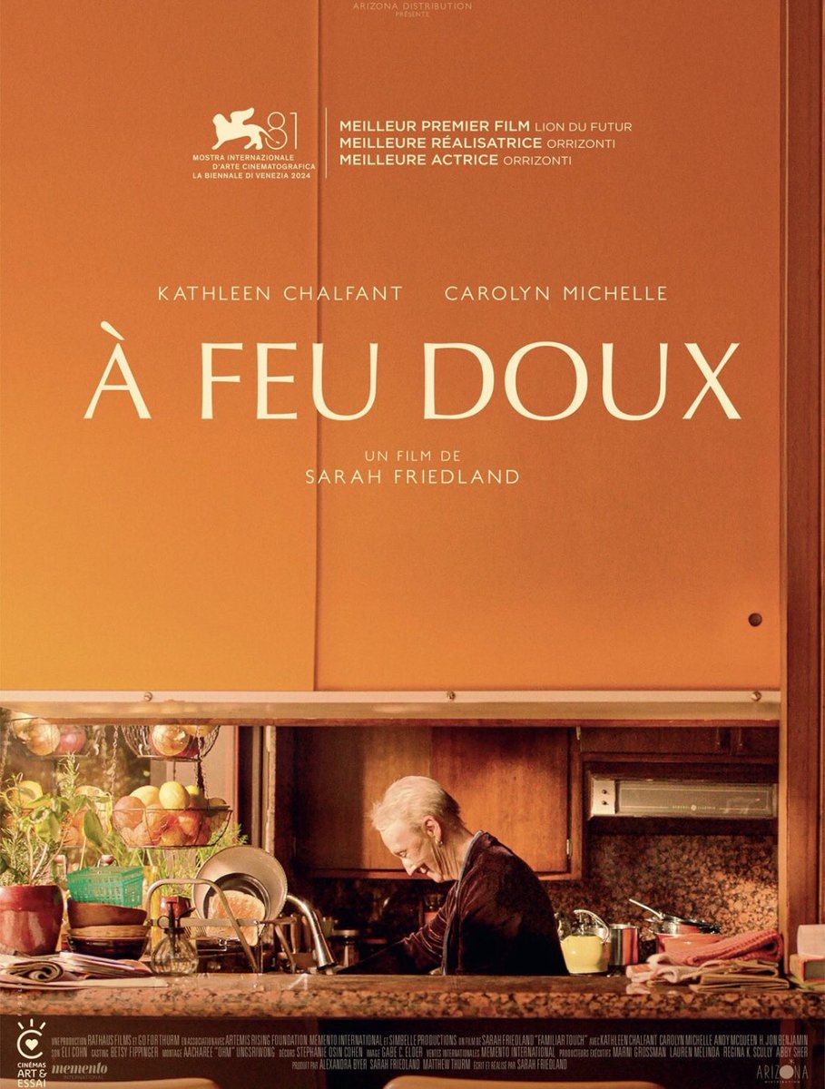 CineverseOff's tweet image. « Grâce à sa mise en scène chaleureuse et son écriture sans fioriture, Sarah Friedland livre avec À FEU DOUX un premier long métrage bouleversant sur la vieillesse et la maladie d’Alzheimer, porté avec délicatesse par Kathleen Chalfant. »
👉 Critique de @CamilleGriner à venir