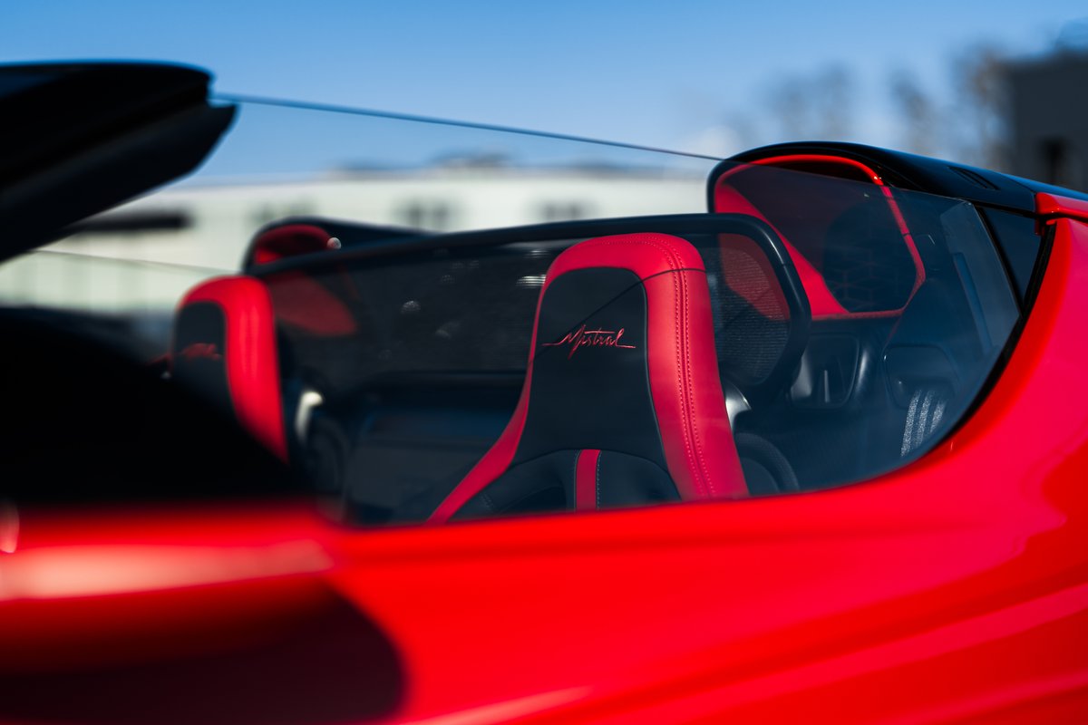 Bugatti's tweet image. Three W16 MISTRALs, painted in the colors of the French flag – blue, white, and red.
A tribute to the brand’s origins.
#BUGATTI #BASTILLEDAY #BUGATTIMistral
–
bugatti.link/consumption