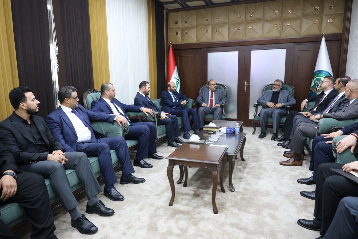 رئيس كتلة الصادقون النيابية د. حبيب الحلاوي يستقبل رئيس وأعضاء مجلس الخدمة الاتحادي في مقر الكتلة

استقبل رئيس كتلة الصادقون النيابية، الدكتور حبيب الحلاوي، رئيس وأعضاء مجلس الخدمة الاتحادي، وذلك في مقر الكتلة داخل مجلس النواب العراقي، قبيل جلسة التصويت على مجلس الخدمة في مجلس