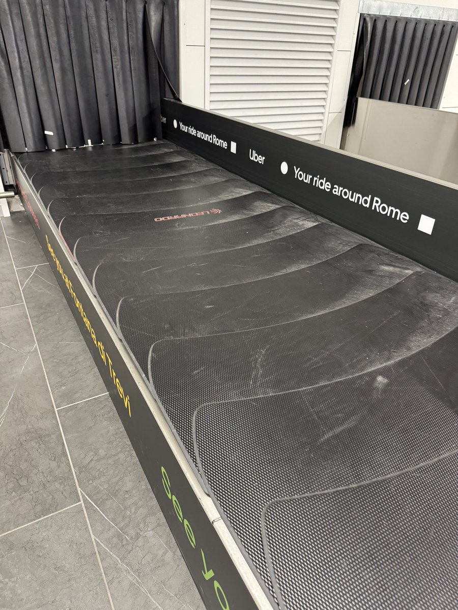 An hour since landing at Fiumicino airport and no sign of our luggage - some things never change? <a href="/AeroportidiRoma/">Aeroporti di Roma</a> #FiumicinoAirport #Italy