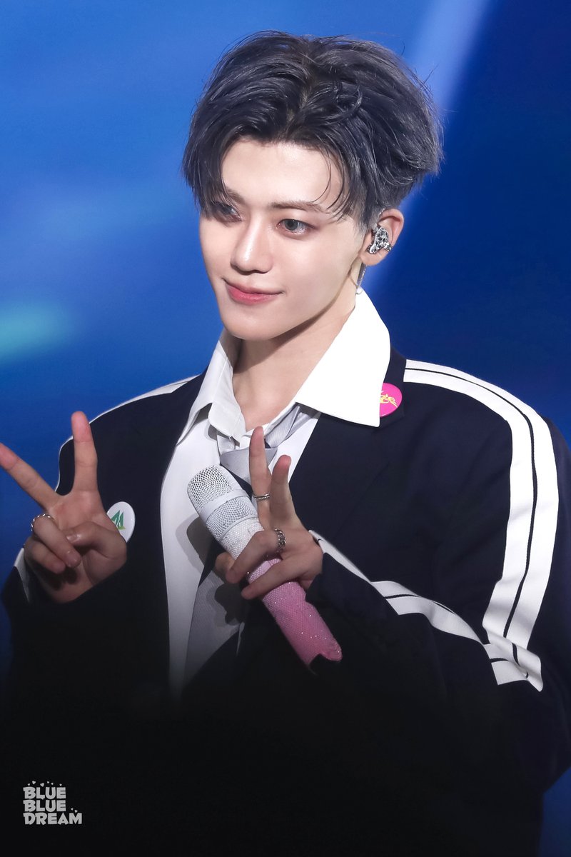 𝐁𝐋𝐔𝐄 tweet media