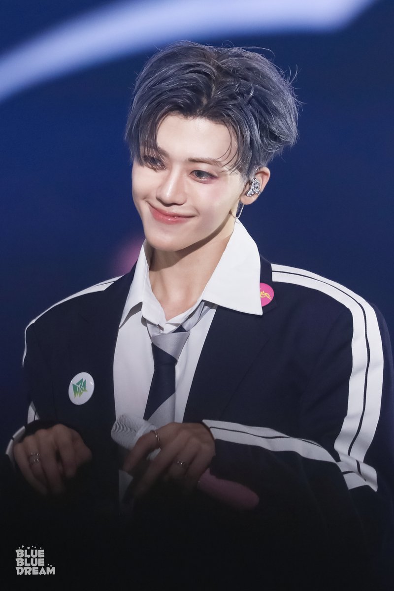 𝐁𝐋𝐔𝐄 tweet media