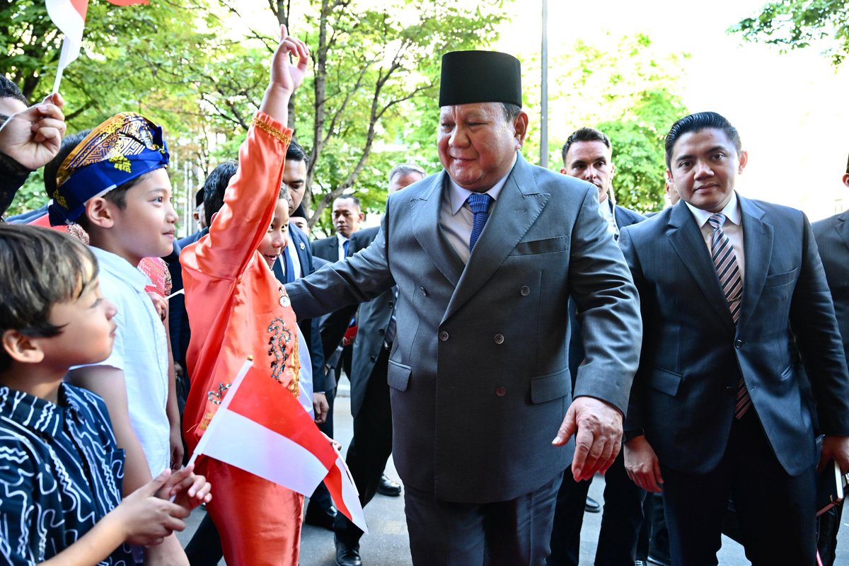 sjafriesjams's tweet image. Menyambut kehadiran Presiden @prabowo di Paris dalam rangka menghadiri Kegiatan Bastille Day 2025 di Prancis (Minggu, 13 Juli 2025).