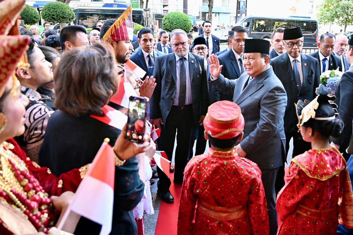 sjafriesjams's tweet image. Menyambut kehadiran Presiden @prabowo di Paris dalam rangka menghadiri Kegiatan Bastille Day 2025 di Prancis (Minggu, 13 Juli 2025).