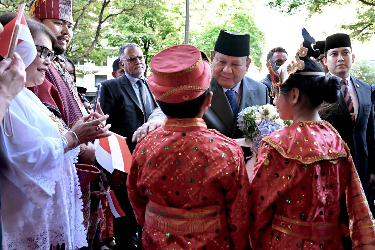 sjafriesjams's tweet image. Menyambut kehadiran Presiden @prabowo di Paris dalam rangka menghadiri Kegiatan Bastille Day 2025 di Prancis (Minggu, 13 Juli 2025).