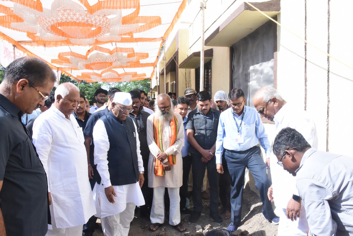 राजस्थानचे राज्यपाल महामहिम हरीभाऊ बागडे यांनी महागांव तालुक्यातील गुंज येथील नॅचरल शुगर युनिटला भेट दिली. यावेळी उमरखेड विधानसभा मतदारसंघाचे आमदार किसन वानखेडे, नॅचरल शुगर युनिटचे अध्यक्ष बी.बी.ठोंबरे उपस्थित होते. यावेळी त्यांनी युनिटची पाहणी केली व माहिती जाणून घेतली.
#यवतमाळ