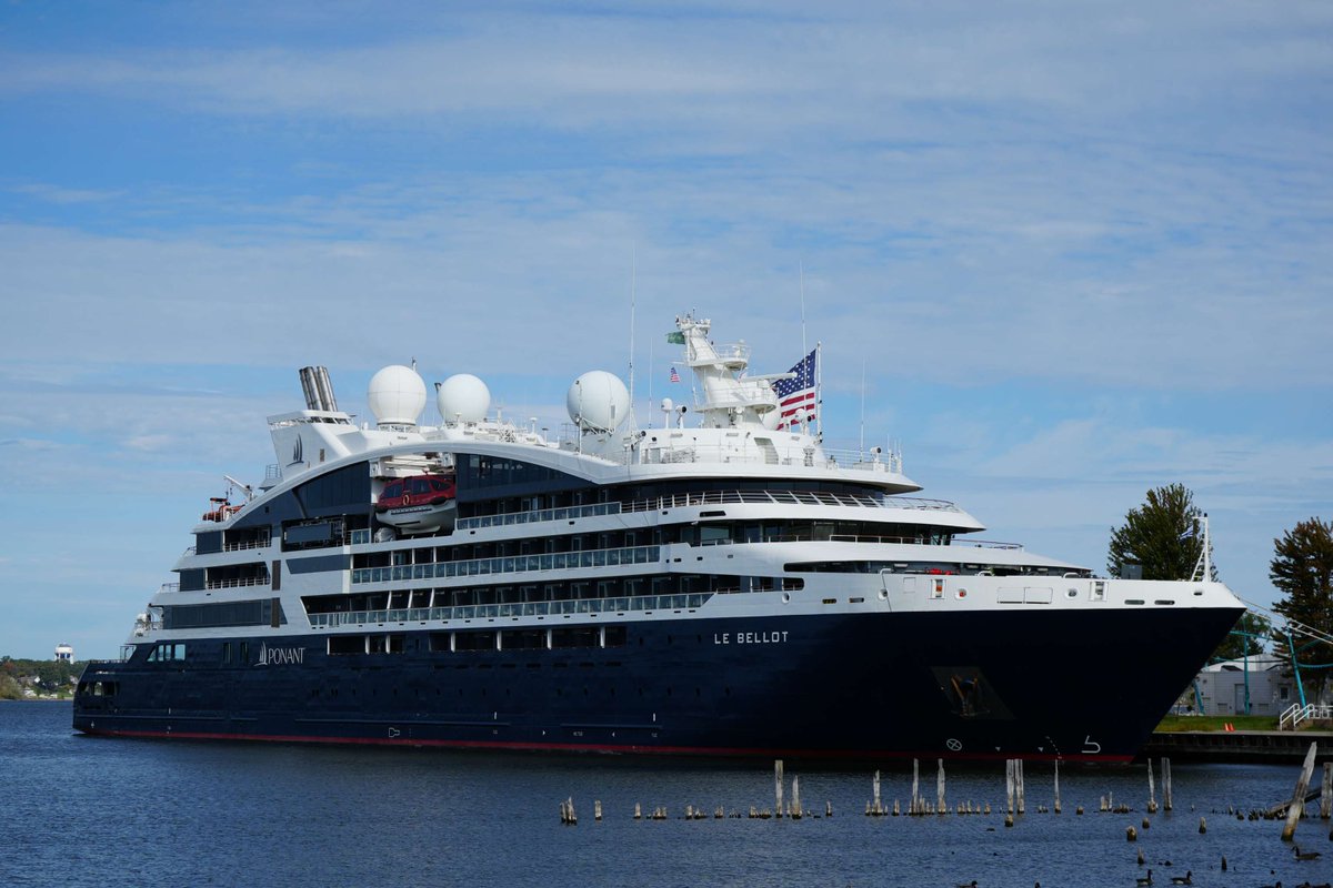 LE BELLOT cruise ship transiting the #GreatLakes #StLawrenceSeaway⛴️

LOA: 430 feet
Beam: 59 feet
Depth: 15 feet

#MaritimeMonday #MaritimeTransportation #CruiseTheGreatLakes #SafetyFirst #shipspotting #shipwatching