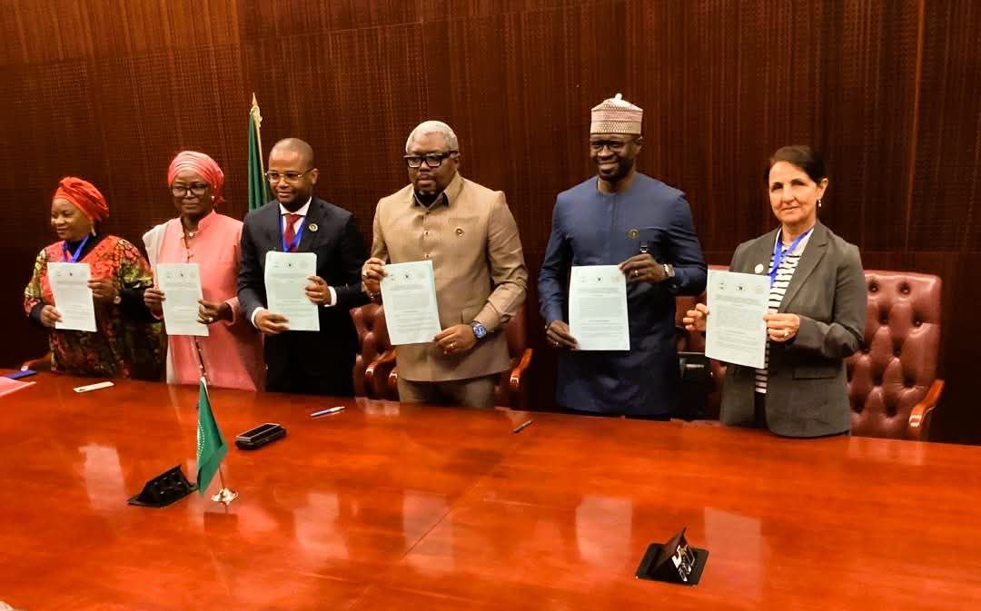 Le Présidents de la CADHP, doyen du Corps, de la CAfDHP, du CAEDEBE ont signé à Malabo ce 11.7.2025 un Accord d'échange de personnel pour le renforcement des capacités des 3 organes judiciaire et quasi-judiciaire.