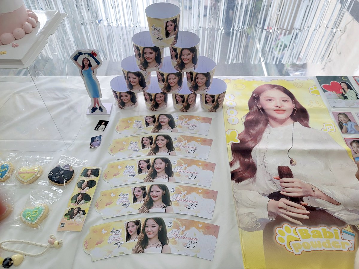 🎂✨ 𝐇𝐚𝐩𝐩𝐲 𝐁𝐢𝐫𝐭𝐡𝐝𝐚𝐲, 𝐍𝐨𝐧𝐠 𝐅𝐢𝐥𝐦! ✨🎂

To celebrate Nong Film’s birthday, we held a cozy little café event with fellow Fujis and Lunars in Vietnam 🇻🇳 More than 80 people came and joined us at the event. Most of the gifts we had carefully prepared were given