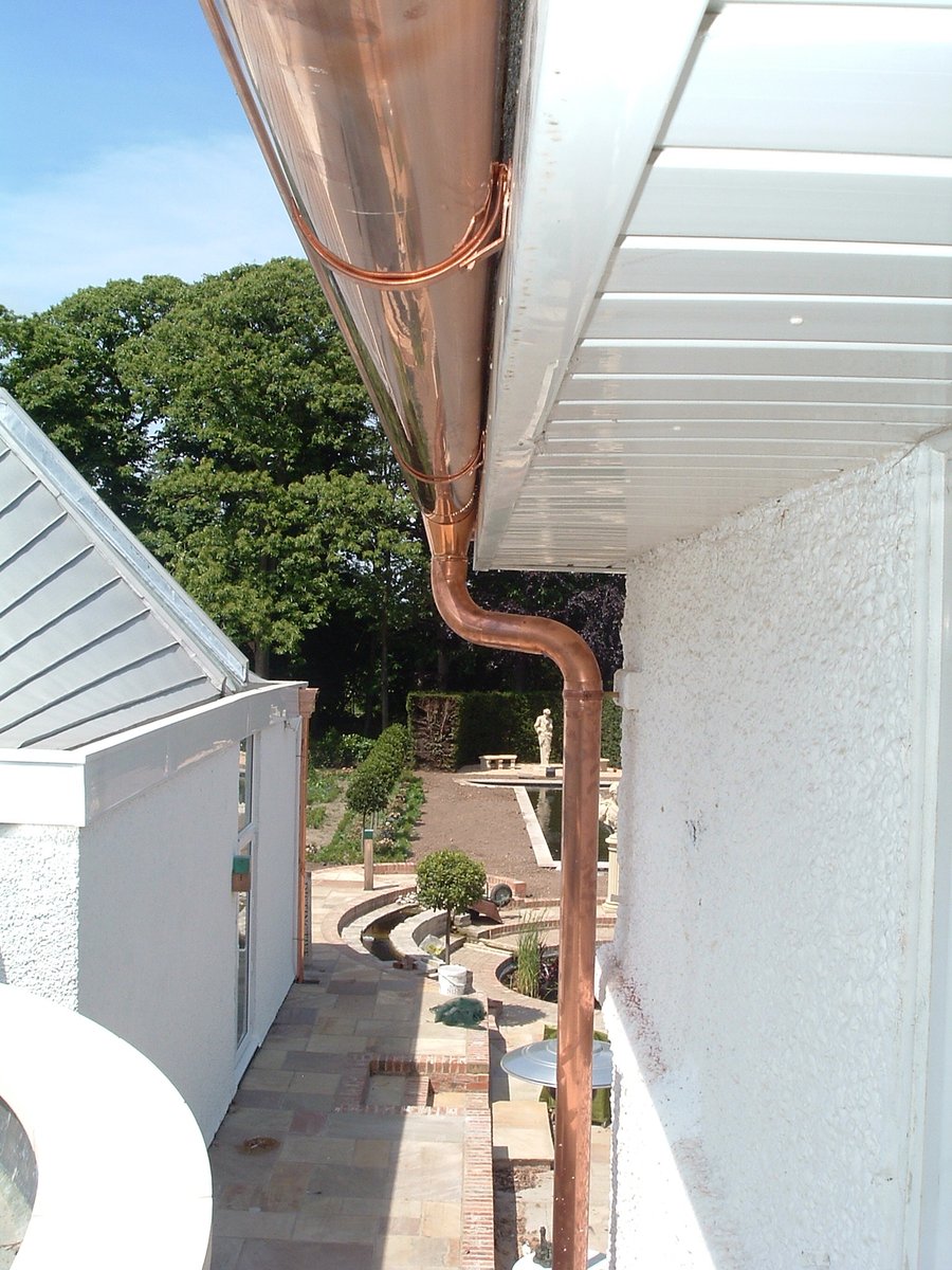 MetalGutta's tweet image. Summer might be in full swing, but blocked or damaged guttering now can mean costly repairs come winter.

Need to upgrade your gutters, we’ve got you covered at metal-guttering.co.uk
#GutterCheck #WinterReady #RainwaterSystems #MetalGuttering #UKBuilding #HomeMaintenance