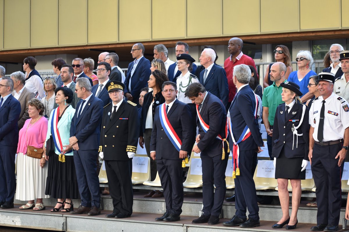 #14juillet I 🇫🇷 Le préfet de Lot-et-Garonne, Daniel Barnier, a présidé la cérémonie du 14 juillet ce dimanche, aux côtés des représentants de l'État, des élus, des forces de sécurité et des associations d'anciens combattants.
A cette occasion, militaires, gendarmes,
