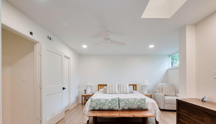 uptowngroup's tweet photo. Don’t miss this beautiful fully renovated home nestled in the highly sought-after West University area! 

3 Bedroom(s)
2 Full &amp; 1 Half Bath(s)
1,717 Sqft
2,592 Lot Sqft
Rental 

Where?
3017 Bissonnet St
Houston, TX 77005

#rental #townhouse #condominium #realtors #realestate https://t.co/VXphFmOCnW