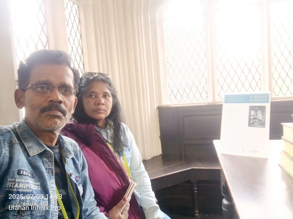 loga1971N's tweet image. The books that changed the world.
#KarlMarx &amp;amp; #Engels ❤️ 💚