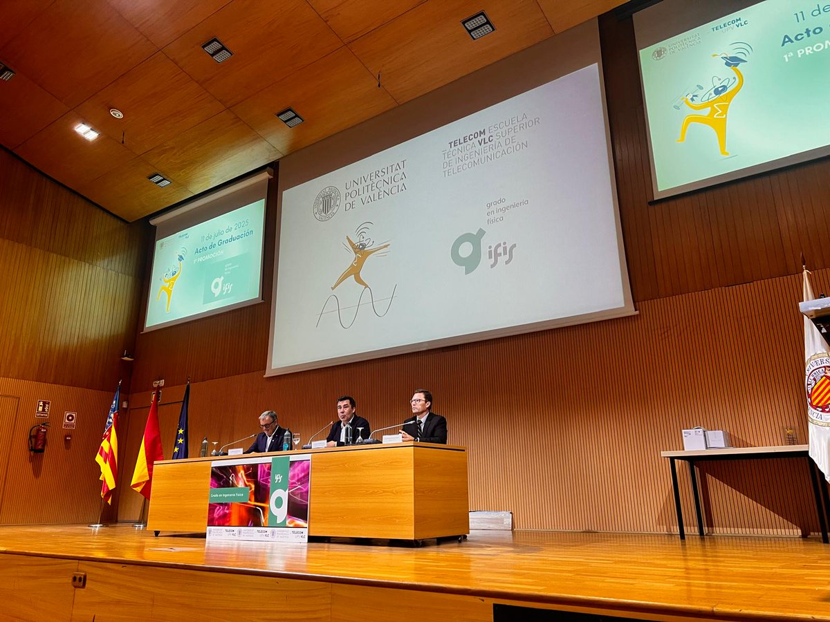 TelecoUPV's tweet image. 🟠El viernes celebramos la graduación de la 1ª promoción de estudiantes del GIFIS. El acto estuvo presidido por el director de la ETSIT, Héctor Esteban, el vicerrector de estudiantes Alberto Conejero y el docente José Capmany como padrino
⏯️#video youtube.com/watch?v=3tfbs3…
