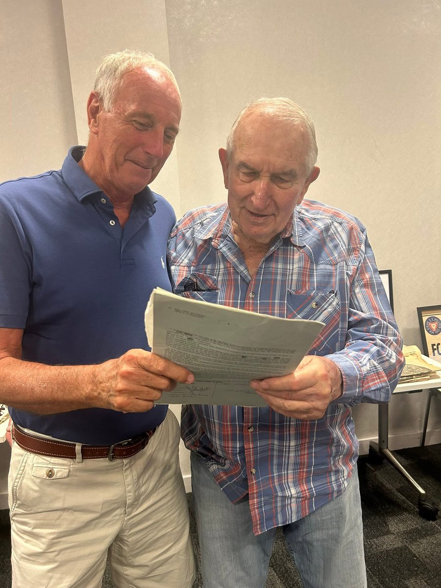 BCFC_FPA's tweet image. Great to be joined by Alan Dicks at Ashton Gate for another Robins Memories event… thankyou to everyone who attended today… 👏🏻