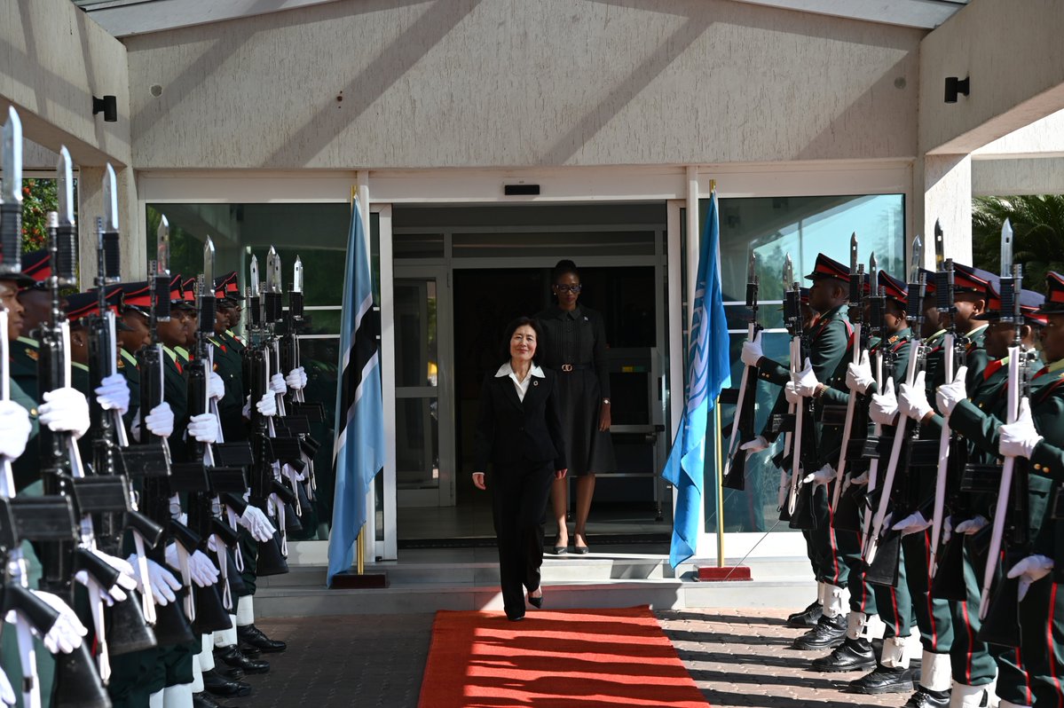UN Botswana (@un_botswana) on Twitter photo Wenyan Yang has presented her credentials to <a href="/BWPresidency/">Office of the President| Republic of Botswana.</a> as <a href="/UN/">United Nations</a> SG <a href="/antonioguterres/">António Guterres</a> Resident Coordinator. She expressed appreciation for the longstanding partnership between UN & <a href="/BWGovernment/">Botswana Government</a>, reaffirming UN’s commitment to supporting Botswana to achieve the #SDGs. Wenyan Yang has presented her credentials to <a href="/BWPresidency/">Office of the President| Republic of Botswana.</a> as <a href="/UN/">United Nations</a> SG <a href="/antonioguterres/">António Guterres</a> Resident Coordinator. She expressed appreciation for the longstanding partnership between UN & <a href="/BWGovernment/">Botswana Government</a>, reaffirming UN’s commitment to supporting Botswana to achieve the #SDGs.