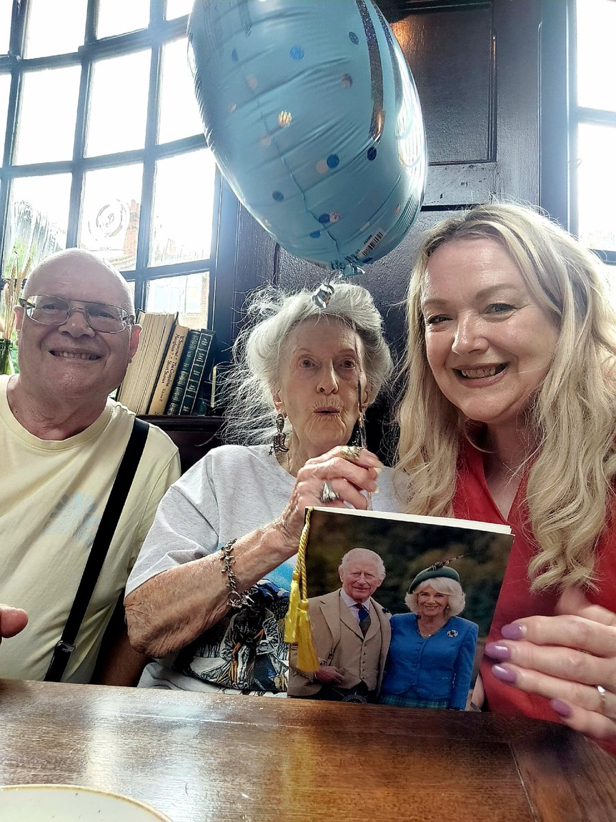 juliacambridge1's tweet image. Huge congratulations to FiSH member Ann 🎉 100 YEARS old  🎂 and what a lovely celebration with  FiSH gathered at the Hare &amp;amp; Hounds today. Amazing to see her card from the King and Queen 👑👑