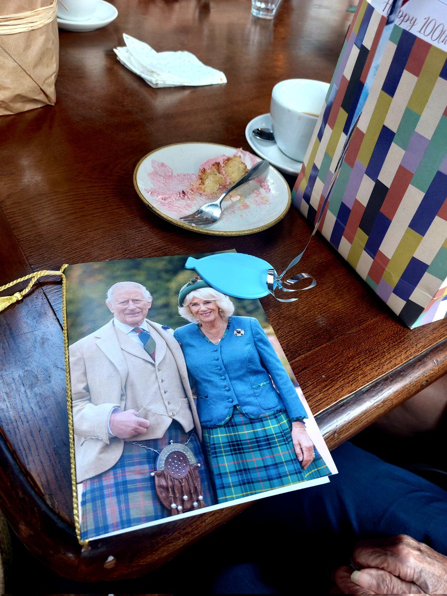juliacambridge1's tweet image. Huge congratulations to FiSH member Ann 🎉 100 YEARS old  🎂 and what a lovely celebration with  FiSH gathered at the Hare &amp;amp; Hounds today. Amazing to see her card from the King and Queen 👑👑