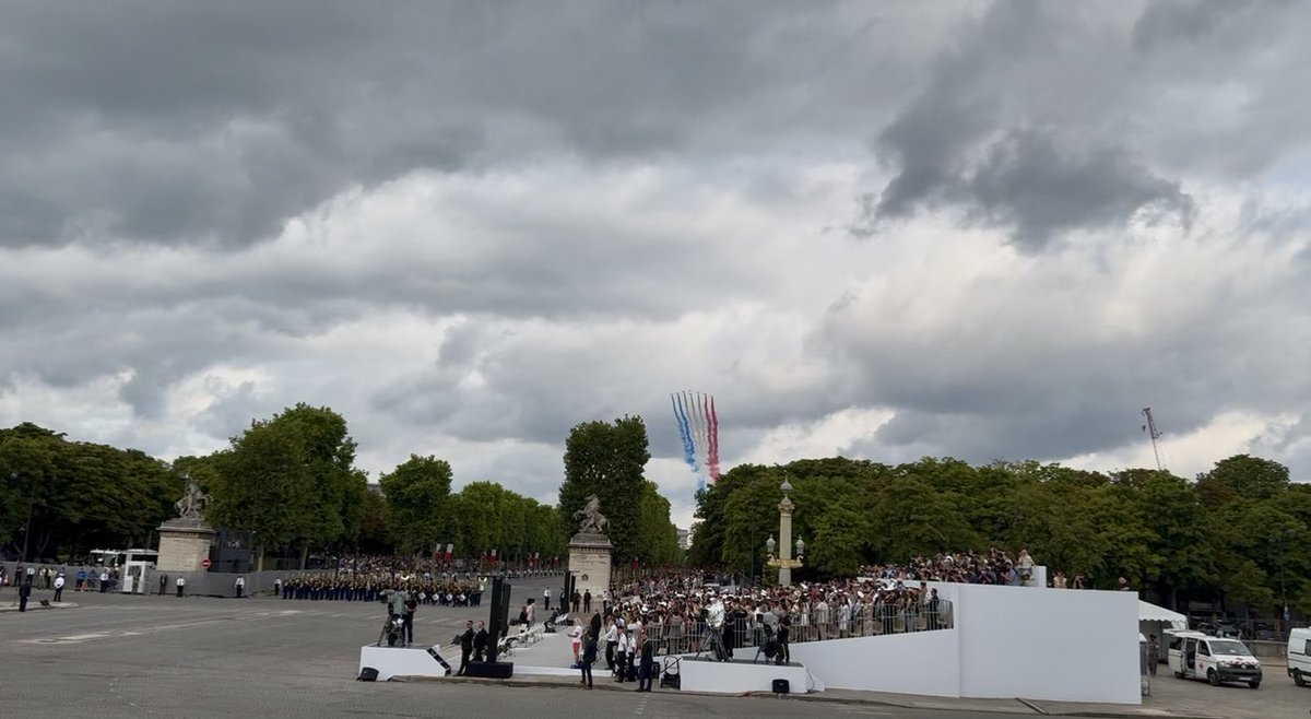 AmbDEenFR's tweet image. Joyeuse fête nationale à nos amis 🇫🇷 !
Liberté, Égalité, Fraternité - défendre les valeurs de la Révolution est toujours d’actualité et un défi que nous relevons ensemble.
Vive l'amitié 🇫🇷🤝🇩🇪, vive la France ! #14JuilletLeDéfilé