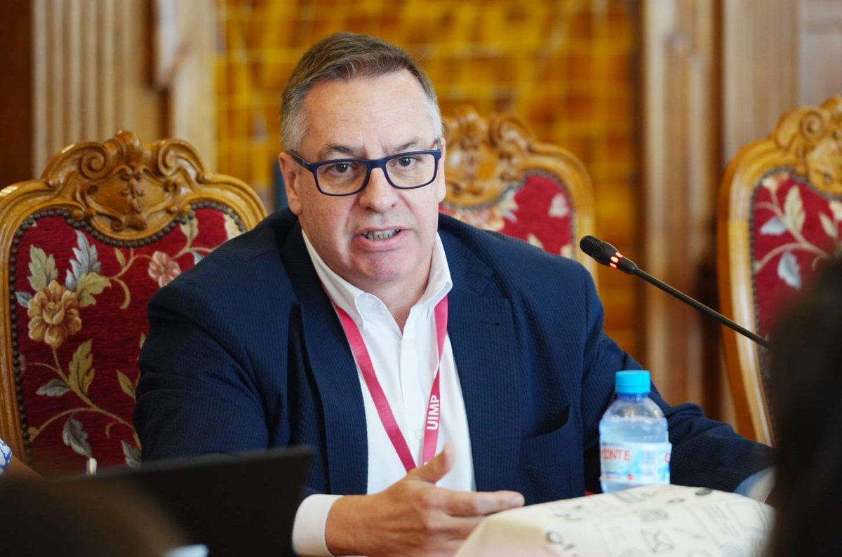 Dircom (@dircomspain) on Twitter photo "Desde un medio regional, la implicación con nuestro entorno forma parte de nuestro ADN, nos arraiga y nos exige aplicar con firmeza los criterios profesionales: la información veraz debe publicarse siempre, venga de donde venga", <a href="/inoriega/">Íñigo Noriega</a> en el #CursoDircomUIMP "Desde un medio regional, la implicación con nuestro entorno forma parte de nuestro ADN, nos arraiga y nos exige aplicar con firmeza los criterios profesionales: la información veraz debe publicarse siempre, venga de donde venga", <a href="/inoriega/">Íñigo Noriega</a> en el #CursoDircomUIMP