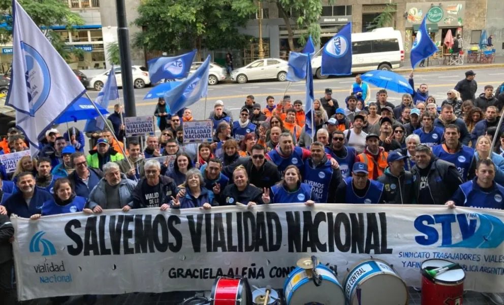 Los <a href="/Aeronavegantes/">Aeronavegantes</a>  seguimos en solidaridad con <a href="/Gracielastv/">Graciela Aleña</a>  ✊🏼 📌Viales piden el Urgente Tratamiento Legislativo del Decreto que eliminó la Dirección Nacional Vialidad fmlitoral.com.ar/viales-piden-e…