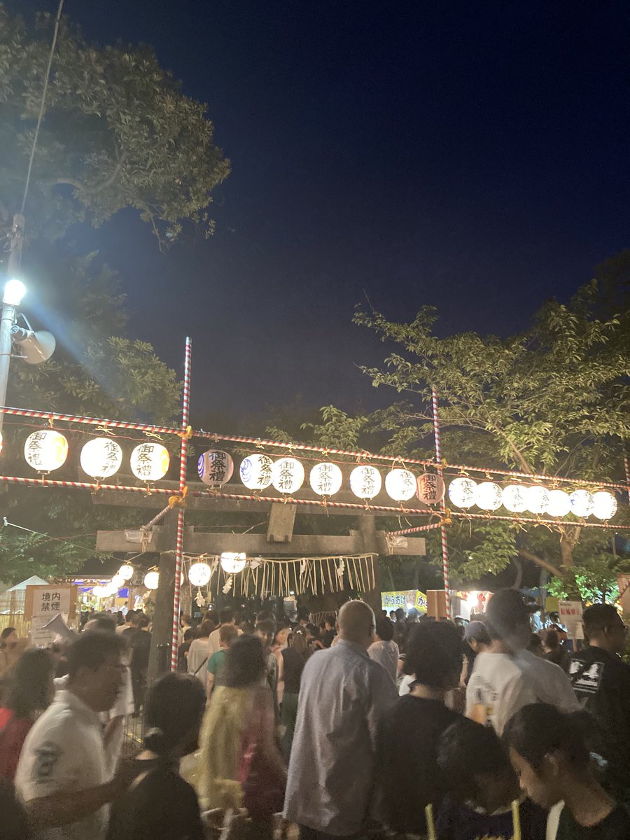 今日は地元のお祭り。知り合いの海外のパパ友と屋台を漫喫している中でケバブ屋お手伝いする事になりました。夏、屋台バイトします！