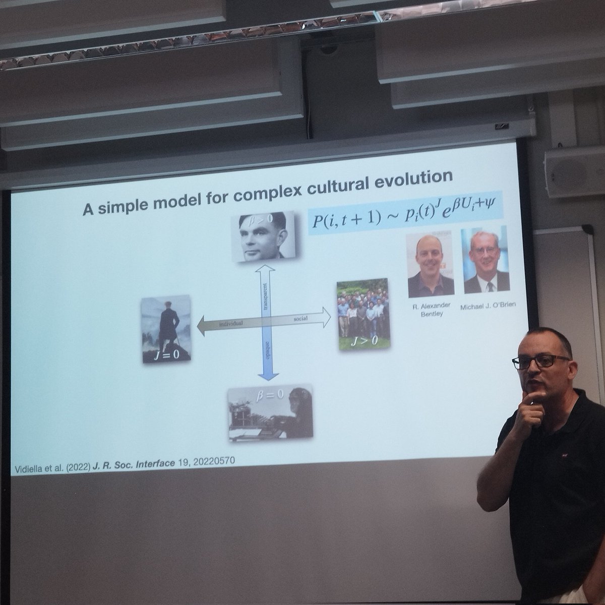 Sergi Valverde <a href="/svalver/">Sergi Valverde🌍(under a blue sky)</a> seminar on punctuated evolution at the <a href="/i2sysbio/">I2SysBio</a> explaining the research by his group and collaborators on fundamental questions in evolution, from biological and cultural to technological. Amazing research