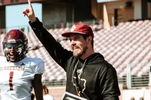 The Veer and Shoot Arrives in Lubbock Part 2: Mack Leftwich's Switch Vertical Choice Route
wesleyrossfootball.substack.com/p/the-veer-and…