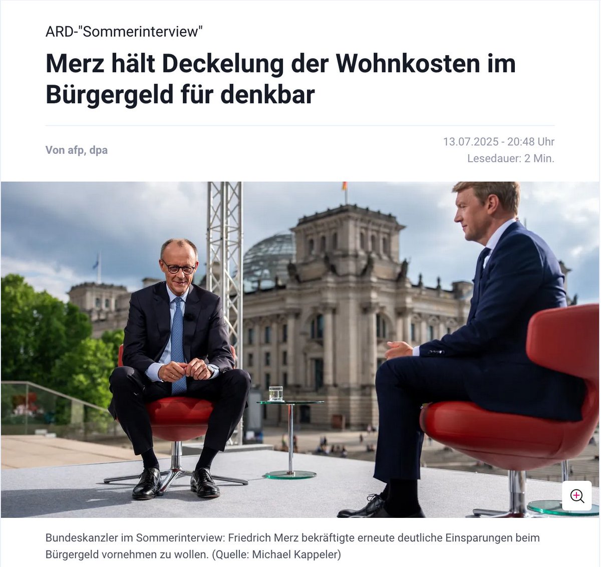 Merz fabuliert im Sommerinterview von Bürgergeldbeziehenden in Luxuswohnungen, die "Arbeiterfamilien" sich nicht leisten könnten und schürt Neid, Hass und Spaltung. Die Realität: 28% der Menschen im Bürgergeld machen sich Sorgen, obdachlos zu werden. 339.000 Bürgergeld-Haus-