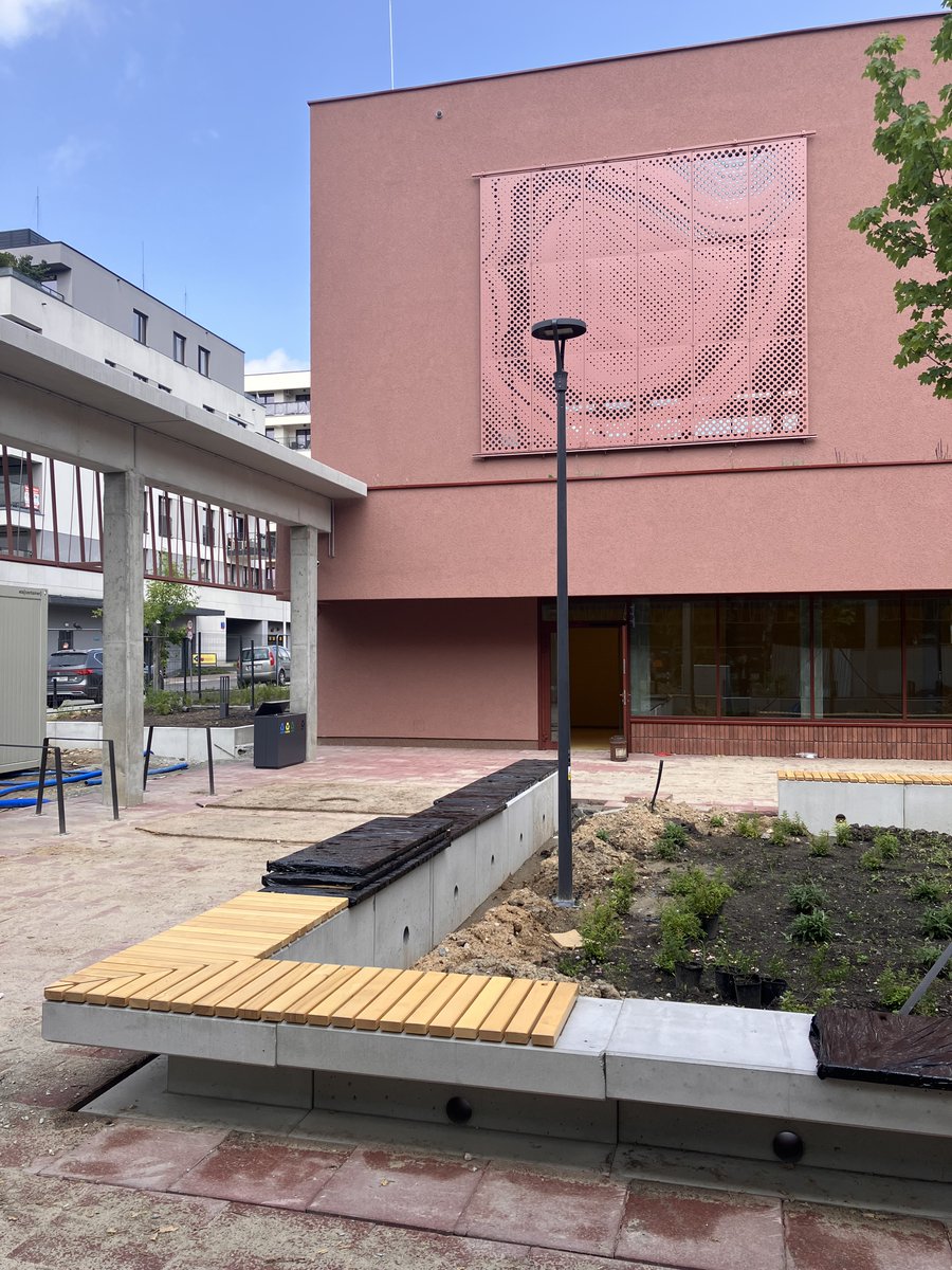 PZFD_'s tweet image. 🏫 Szkoła, zieleń i funkcje mieszkaniowe w miejscu, które do niedawna znaliśmy jako „Mordor”.
📣 To przykład, jak elastyczne narzędzia planistyczne – mądrze wykorzystane przez samorząd – pozwalają tworzyć lepsze, wielofunkcyjne miasta.

1 września w Warszawie zostanie otwarta…