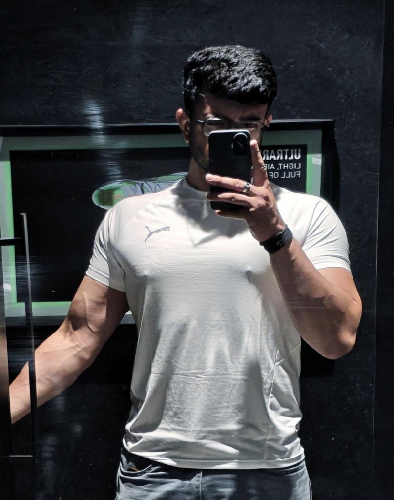 pushpaksaroop's tweet image. Pull-ups for the 6&apos;3&quot; mannequin frame.
Public service for the inner flame.