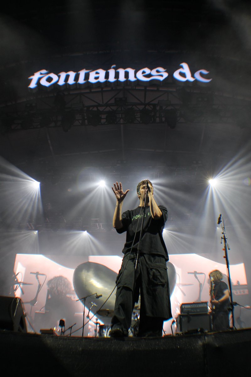 amazingradio's tweet image. 馃嚠馃嚜@fontainesdublin light up the North with a mesmerising, sold-out Newcastle show 馃ぉ
