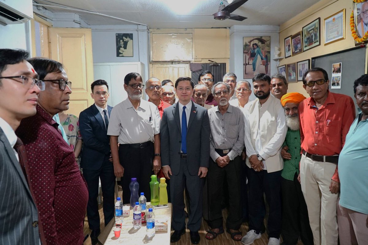 Amb. Nguyen Thanh Hai met with the India–Vietnam Solidarity Committee on 8 July, thanking them for decades of heartfelt support since 1978. Chairman Salim of IVSC, Politburo member of CPI(M), reaffirmed strong solidarity with Vietnam, past, present, &amp; future 🇻🇳🤝🇮🇳