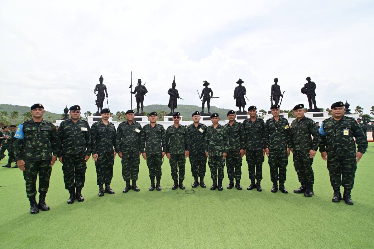 SatitJay1991's tweet photo. ขอถวายสักการะแด่พระบรมราชานุสาวรีย์สมเด็จพระบูรพกษัตริย์นักรบ 7 พระองค์แห่งสยาม 🙏🏻💂♂️👑
#อบรมเลื่อนฐานะ🌟🌟
#OTC52⭐️⭐️
#ทหารไทย💂♂️🇹🇭 https://t.co/zVyiaHOjVa