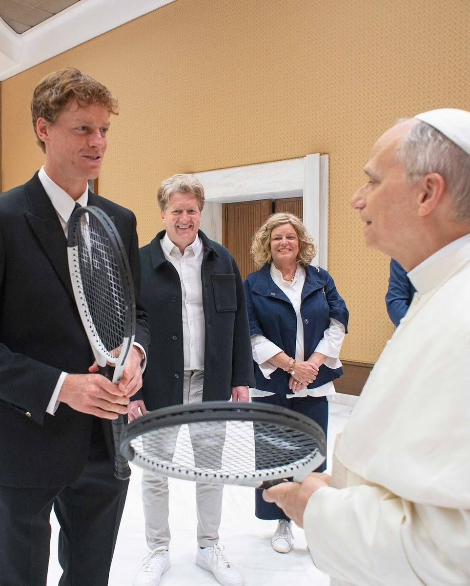 Sachinettiyil's tweet image. I’d say that meeting the Pope and receiving his blessing helped ‘Sinner’ win Wimbledon!

Image: Vatican Media