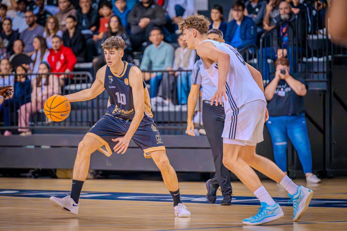 Radio Marca Granada (@rmarcagranada) on Twitter photo 😎 <a href="/rickyrevelles_/">Ricky Revelles</a> jugará la próxima temporada en el <a href="/JaenFSbasket/">Jaén Paraíso Interior FS Baloncesto</a> de #TerceraFEB.
😉 El granadino llega al conjunto jienense tras una muy buena temporada en EB Felipe Antón donde ha promediado 12’4 puntos, 2’6 rebotes y 2’1 asistencias. 😎 <a href="/rickyrevelles_/">Ricky Revelles</a> jugará la próxima temporada en el <a href="/JaenFSbasket/">Jaén Paraíso Interior FS Baloncesto</a> de #TerceraFEB.
😉 El granadino llega al conjunto jienense tras una muy buena temporada en EB Felipe Antón donde ha promediado 12’4 puntos, 2’6 rebotes y 2’1 asistencias.