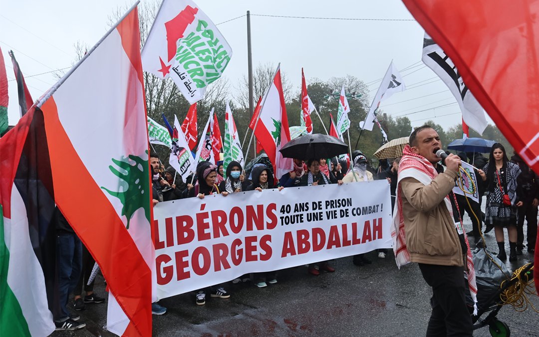 🚨 Le 17 juillet, la justice rendra sa décision à propos de la dernière demande de libération de Georges Abdallah. D'ici là, de nombreuses initiatives sont organisées en soutien à celui qui est devenu le plus ancien prisonnier politique d'Europe. ⤵️

#FreeGeorgesAbdallah