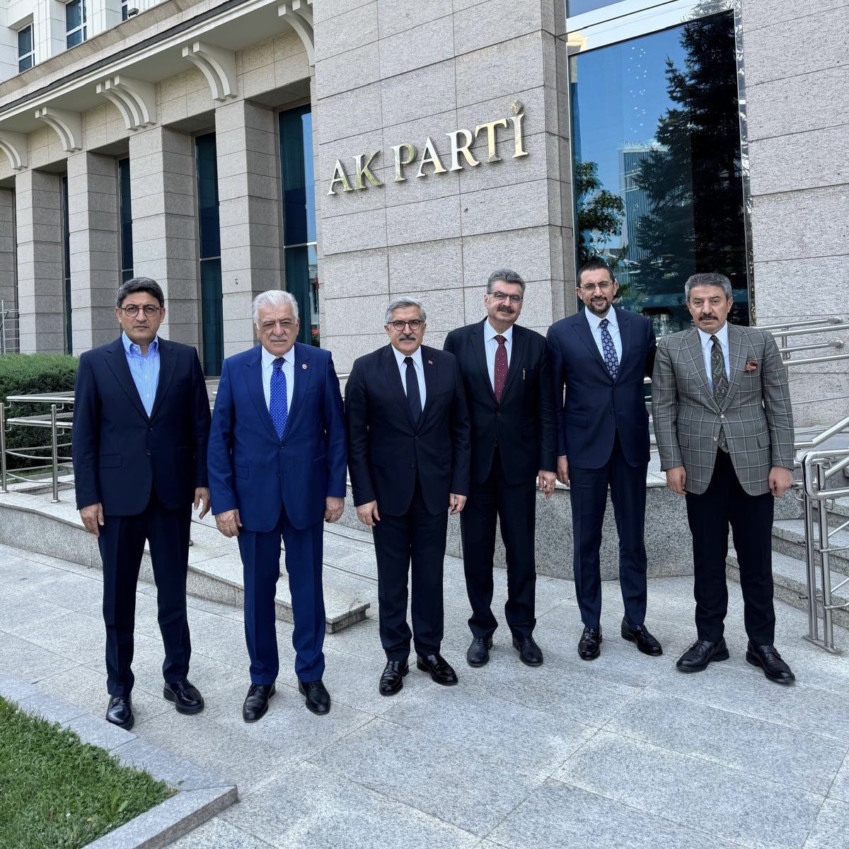 📍AK Parti Gene Merkezi 

Milletvekili arkadaşlarımızla birlikte, Kültür ve Sanat Politikalarından sorumlu Genel Başkan Yardımcımız Sayın <a href="/HuseyinYayman/">Hüseyin Yayman🇹🇷</a>’a bir nezaket ziyaretinde bulunduk.

Nazik ev sahipliği için kendisine teşekkür ediyor, çalışmalarında başarılar diliyorum.
