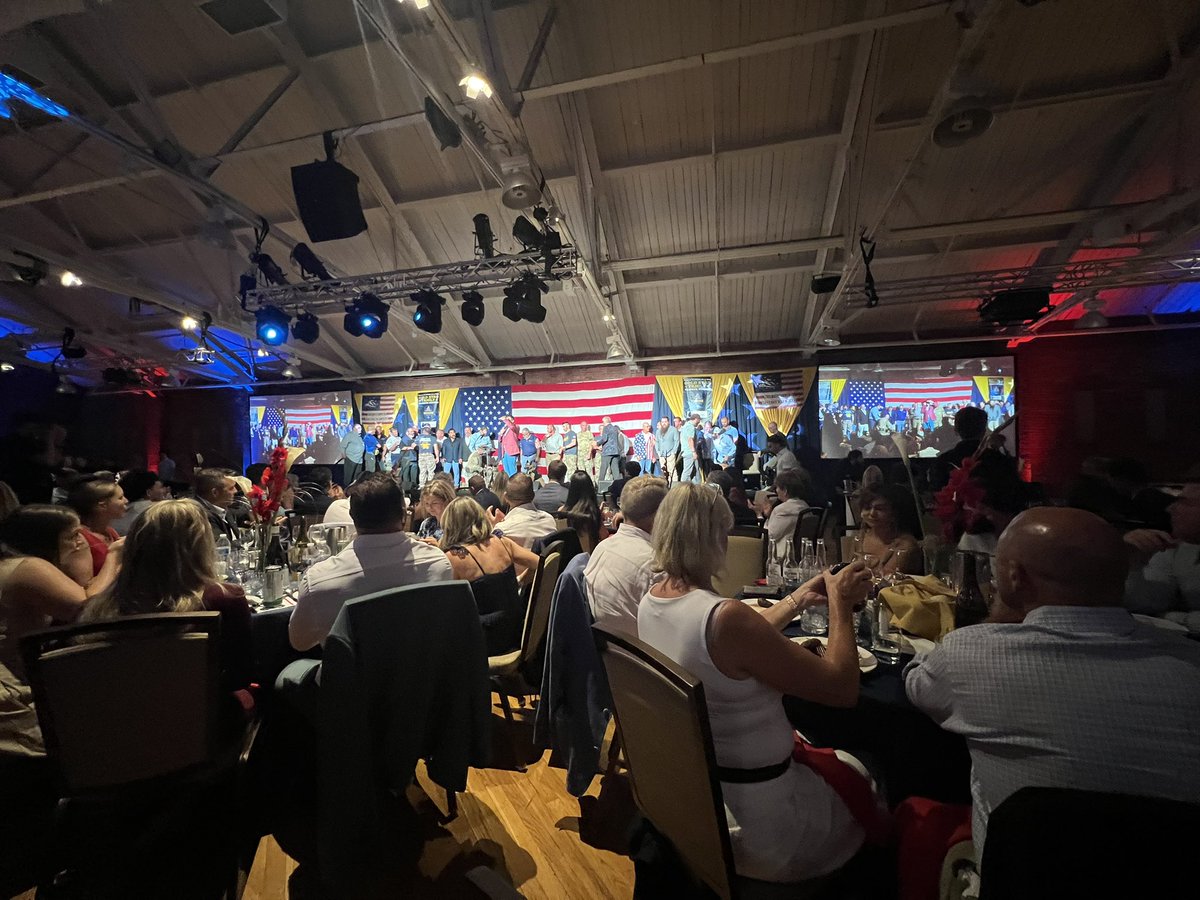 Honored to join another blockbuster Swim With A Mission dinner this wkend to raise money for NH veterans, honor our Gold Star families, and celebrate the vital mission and history of the US Navy SEALs ❤️🤍💙