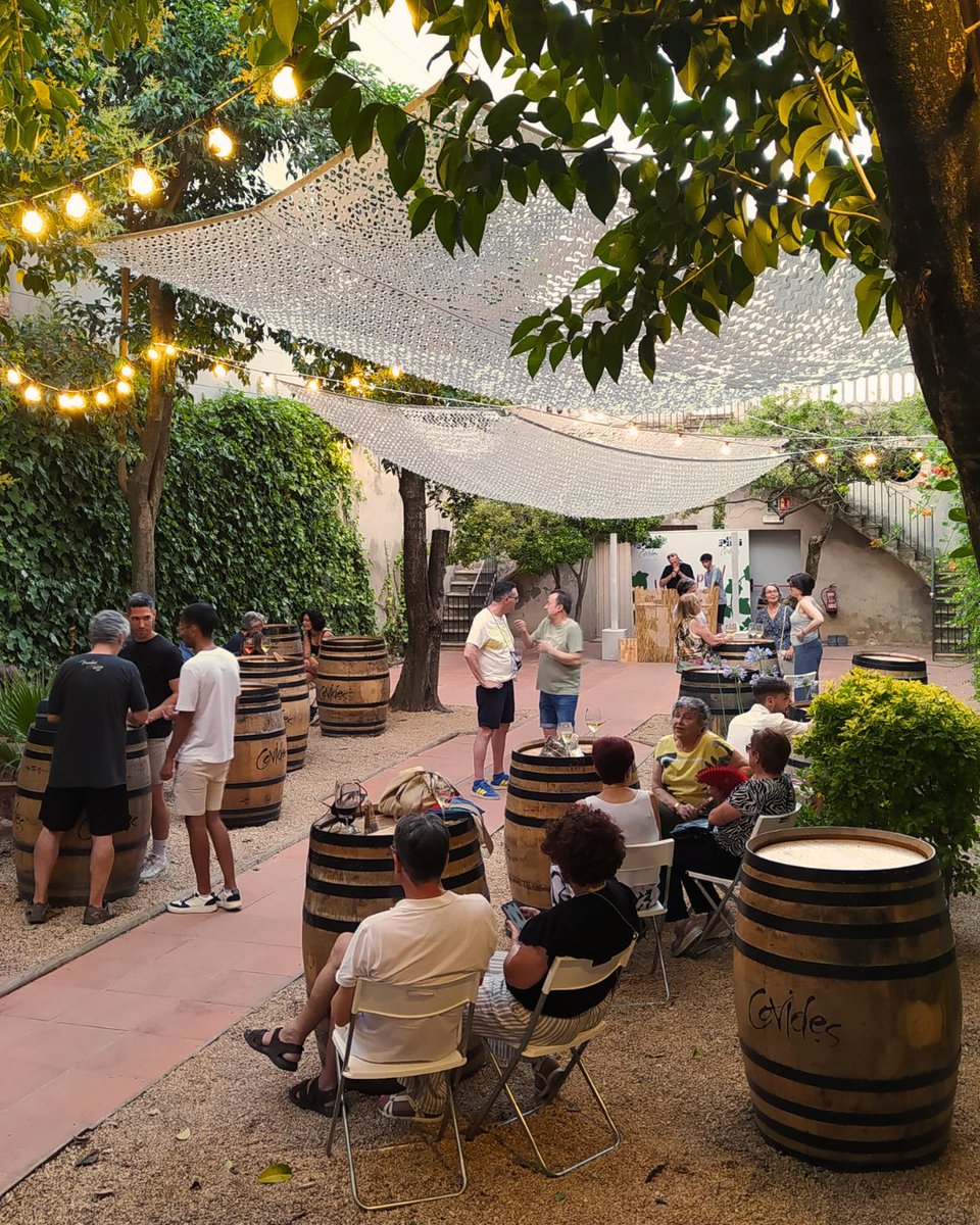 El pròxim divendres 25/7 tornem a obrir el Wine Bar de Covides, un racó únic al cor de Vilafranca✨ Serà un dia especial perquè tindrem uns còctels exclusius que anunciarem pròximament🙌🏻

Vine i descobreix el secret més ben guardat de Vilafranca🤫 t'esperem a partir de les 19h.