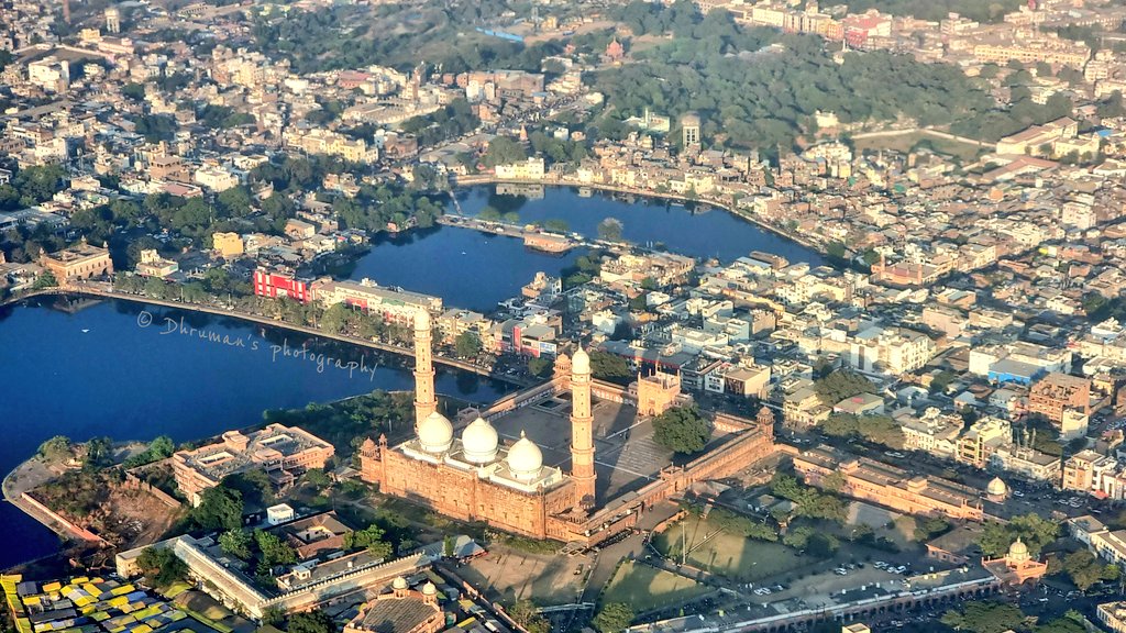dhruman39's tweet image. #flyinghigh &amp;amp; saying #hi to one of the iconic #monuments!

Caught this #Stunning bird's view of #jamamasjid, the #largest mosque of #India from #flight!
What a #beauty!

#Bhopal #CityOfLakes #jamamosque #architecture #IncredibleIndia #mobilephotography #dhrumannimbalephotography