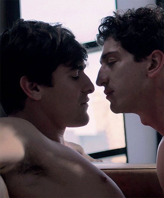 لغة العيون تكفي  😣
متى اعيش دي اللحظه
#عدن
#المنصورة
#عصرية_ممتعه