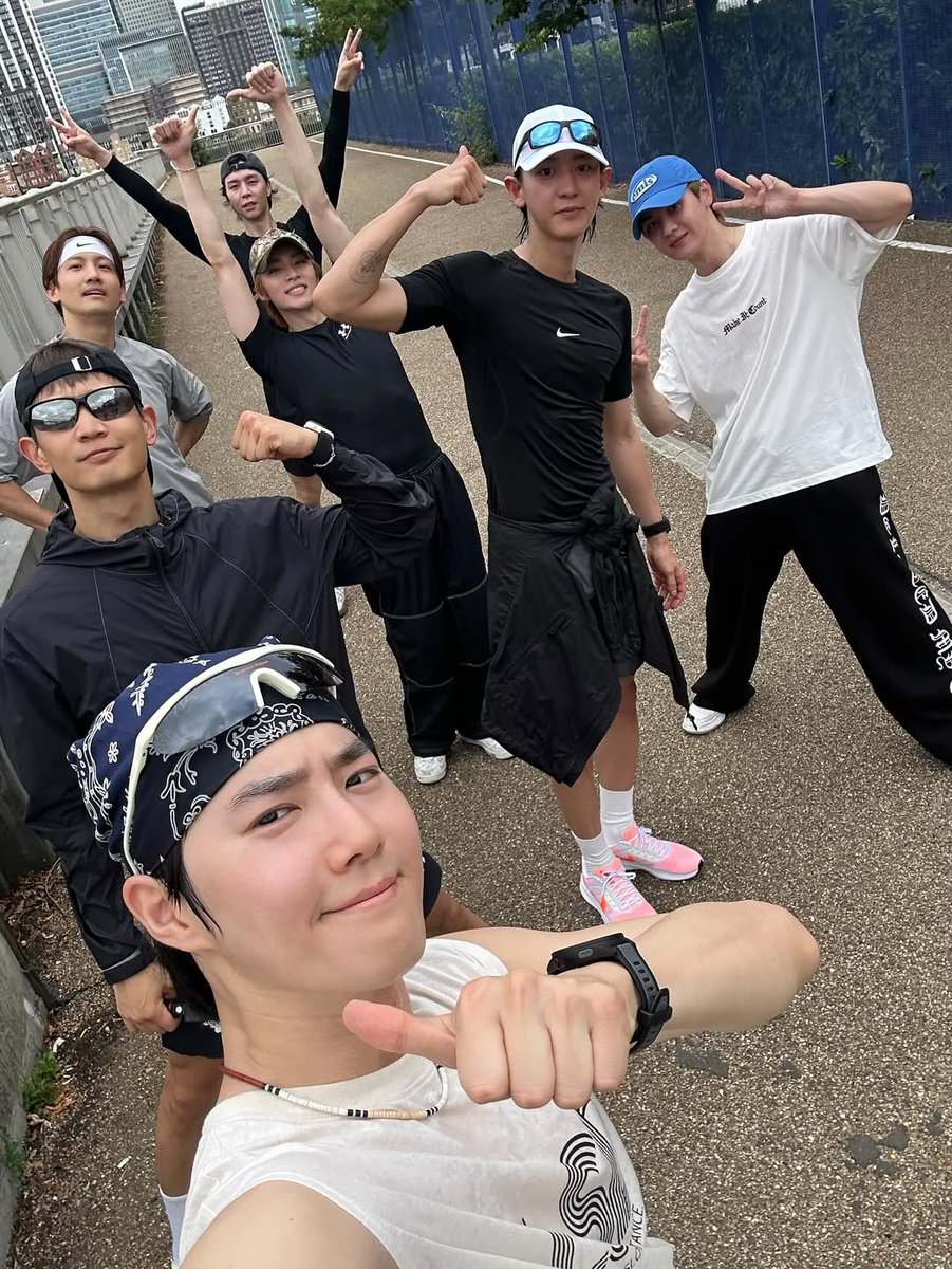kimjuncotton IG post with CHANYEOL 🏃‍♂️🤍