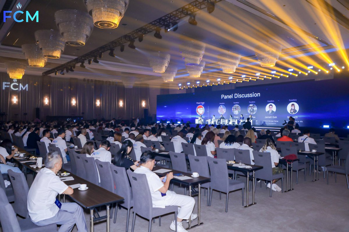 Shimal2i_eth's tweet image. I was in Hong Kong 🇭🇰 for the @fcmoffice launch. Thank you for having me!  🧡
Had an awesome panel with:  
• Dorothy @web3aqi  , Host  
• Koala @giantcutie666  , Co-founder, Clabs  
• Enec @mai_ethsol , Founder, Nonsync  
• Melisa @mowang_crypto , Marketing Manager…