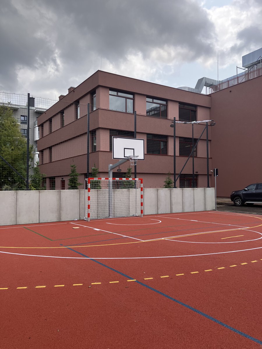 PZFD_'s tweet image. 🏫 Szkoła, zieleń i funkcje mieszkaniowe w miejscu, które do niedawna znaliśmy jako „Mordor”.
📣 To przykład, jak elastyczne narzędzia planistyczne – mądrze wykorzystane przez samorząd – pozwalają tworzyć lepsze, wielofunkcyjne miasta.

1 września w Warszawie zostanie otwarta…